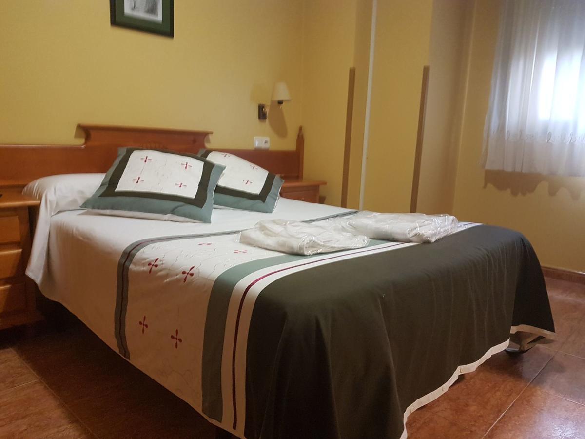 Hostal Los Nogales Cangas De Narcea Dış mekan fotoğraf