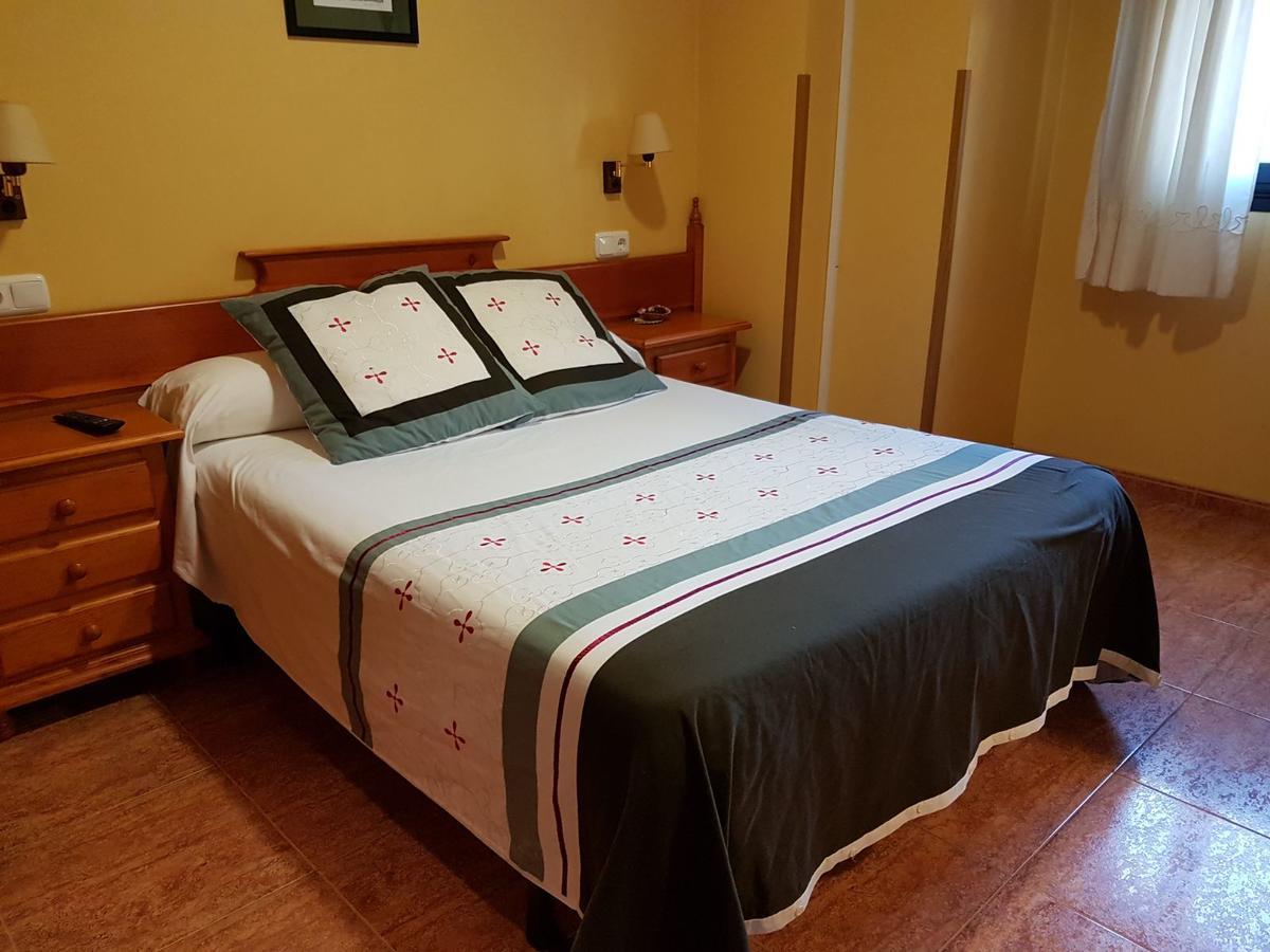 Hostal Los Nogales Cangas De Narcea Dış mekan fotoğraf