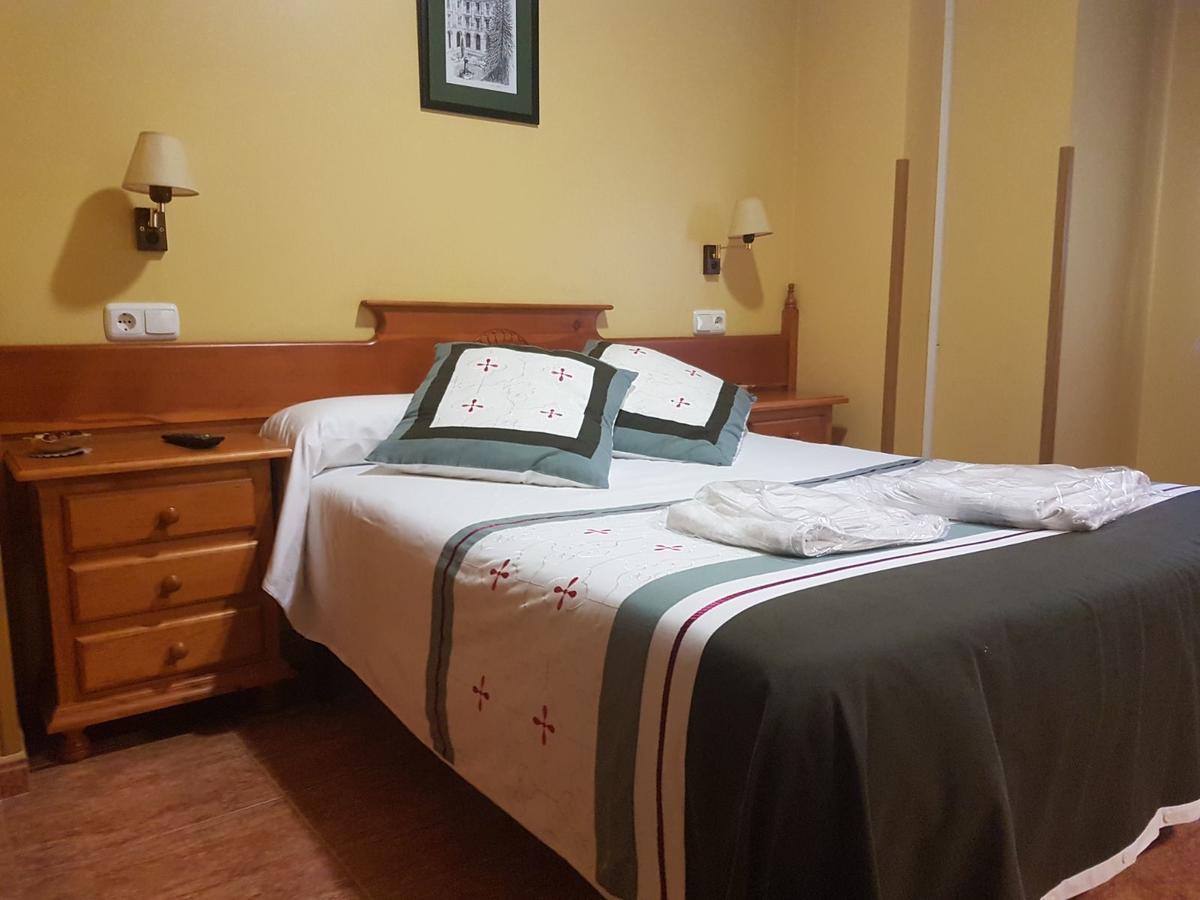 Hostal Los Nogales Cangas De Narcea Dış mekan fotoğraf