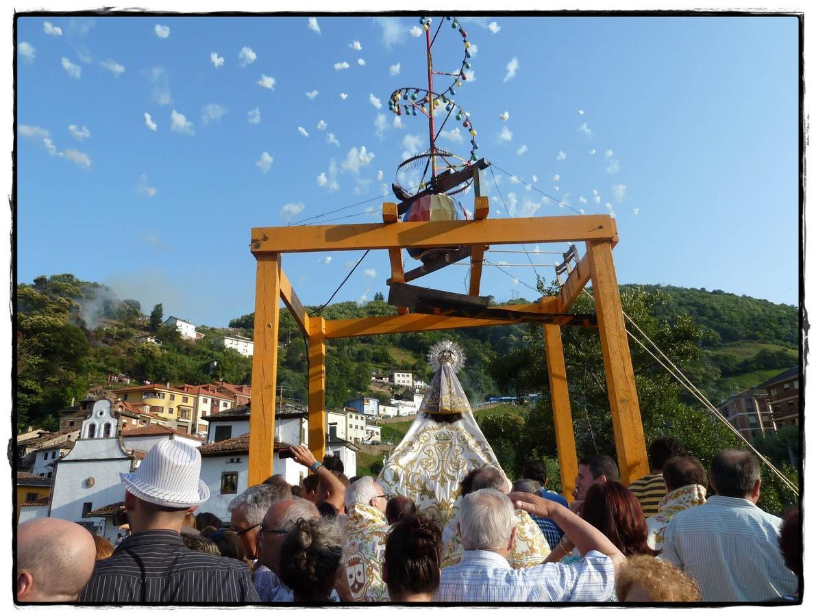 Hostal Los Nogales Cangas De Narcea Dış mekan fotoğraf