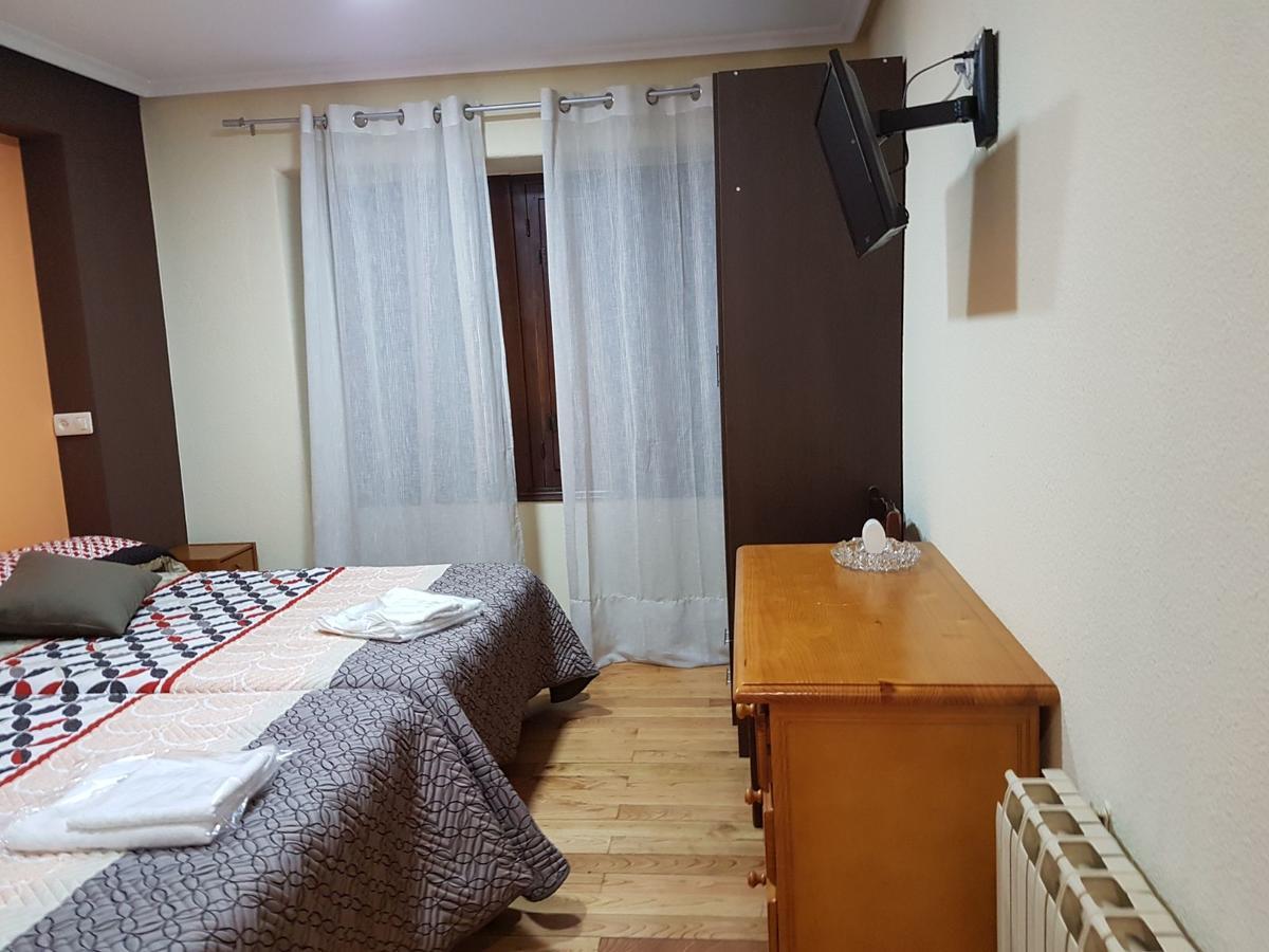 Hostal Los Nogales Cangas De Narcea Dış mekan fotoğraf