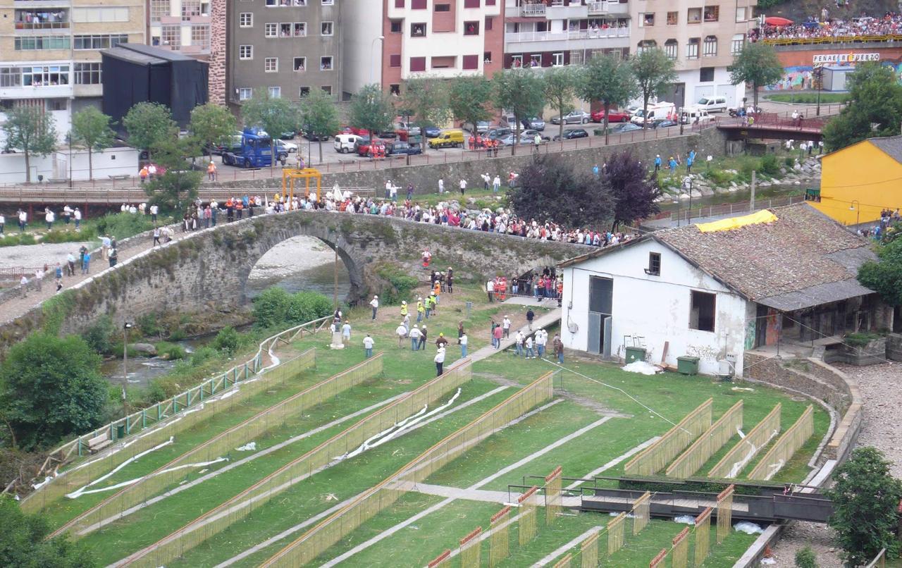 Hostal Los Nogales Cangas De Narcea Dış mekan fotoğraf