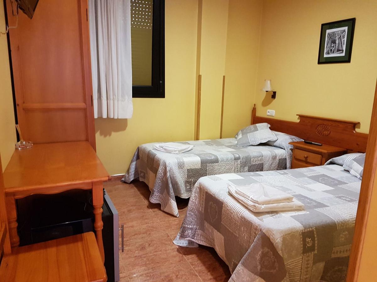 Hostal Los Nogales Cangas De Narcea Dış mekan fotoğraf