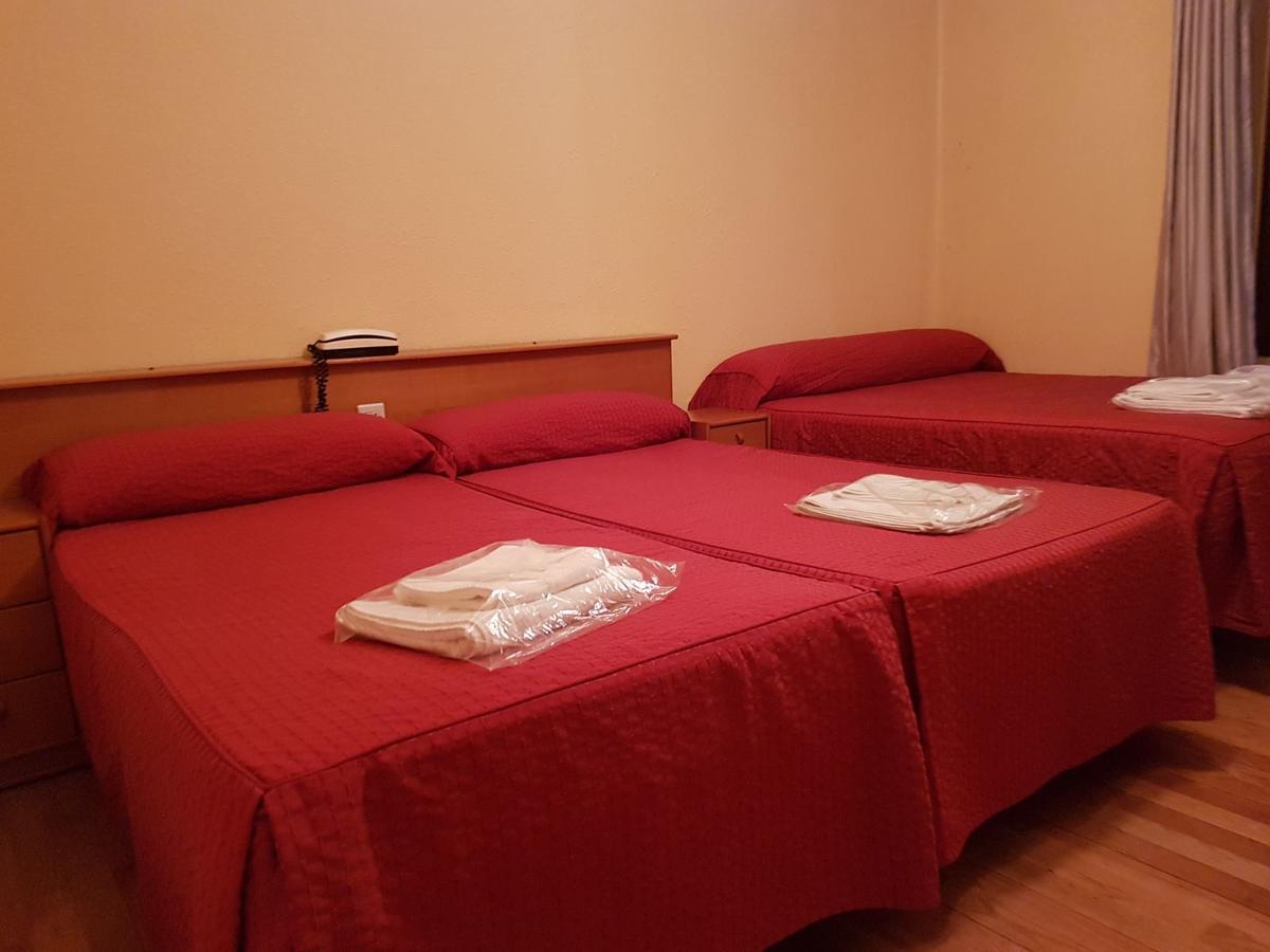 Hostal Los Nogales Cangas De Narcea Dış mekan fotoğraf